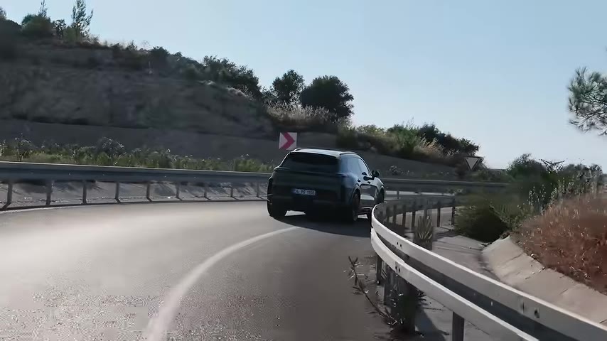 1156 Beygir Gücündeki Elektrikli Porsche Cayenne Turbo E-Hybrid Türkiye Yollarında!