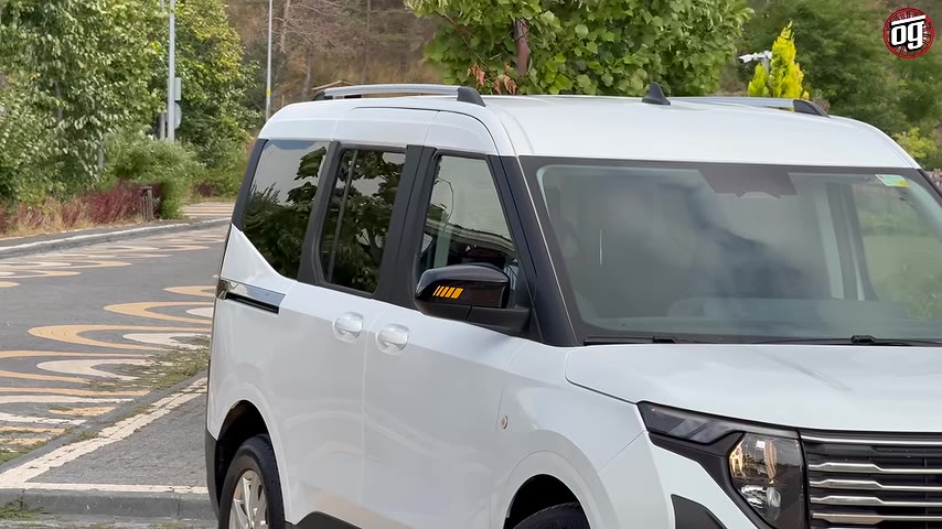 2025 model Ford Tourneo Courier'in fiyatları, versiyon paketlerine