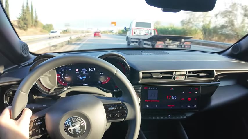 Güvenlik donanımları arasında şerit takip asistanı, adaptif hız
