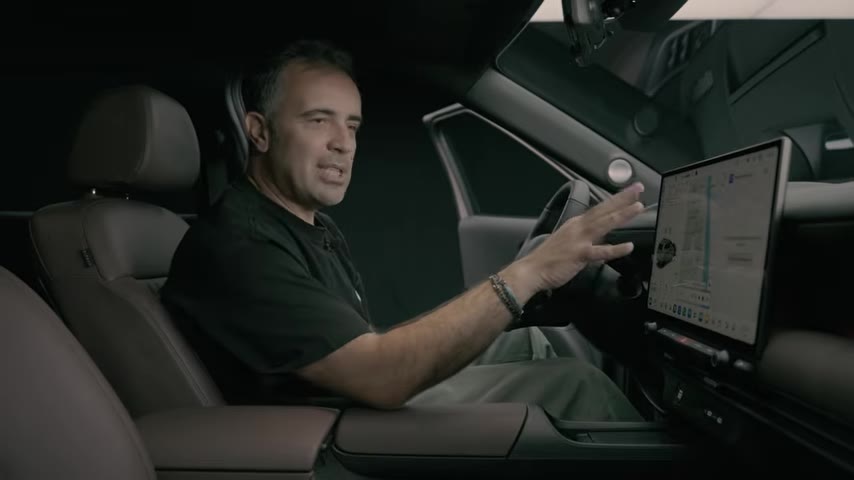 Hibrit motor seçeneği ise 1.6 litrelik benzinli motoru elektrikli bir