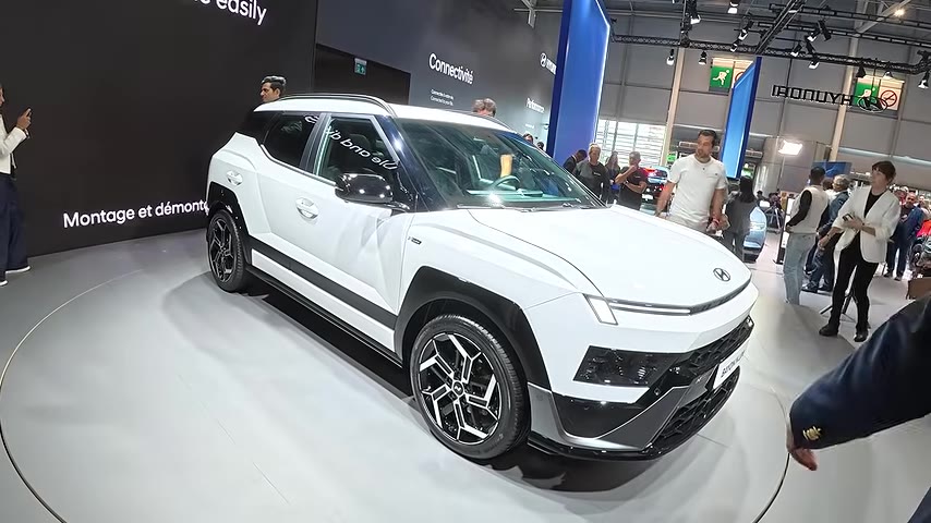 Peugeot E-T16 Concept ise markanın efsanevi 205 T16 modelinden
