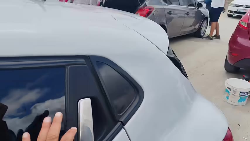 İç mekanında elektrikli camlar, elektrikli aynalar ve Touch