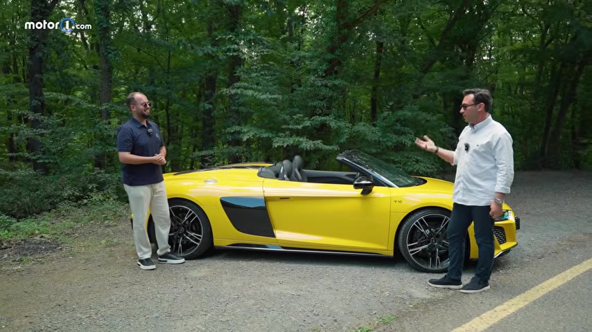 Tasarım açısından R8'in en ikonik detayı, yanlardaki "side blade"