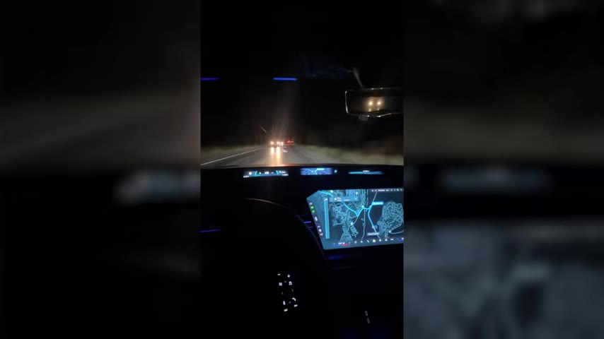 Araçta yer alan gelişmiş sürüş asistan sistemleri, yarı otonom sürüş