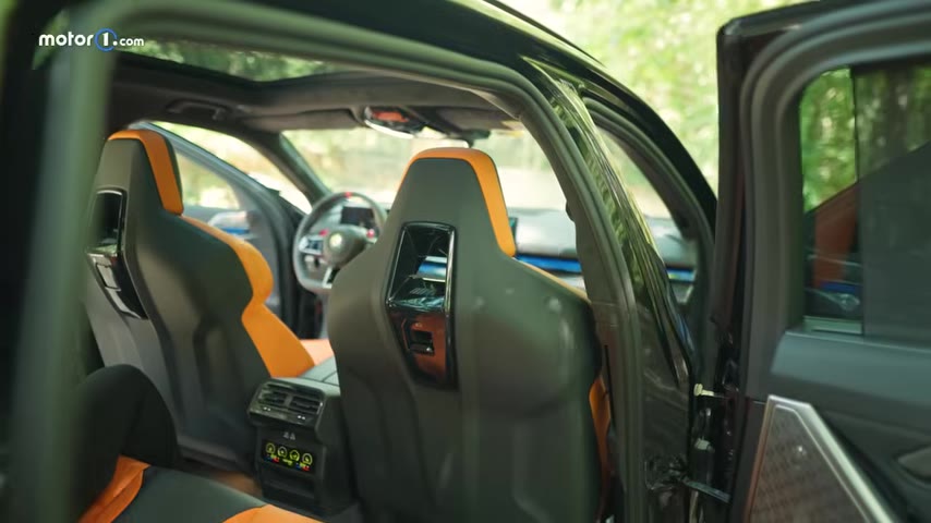 M5 Touring'de ön tarafta 20 inç, arka tarafta ise 21 inç jantlar yer
