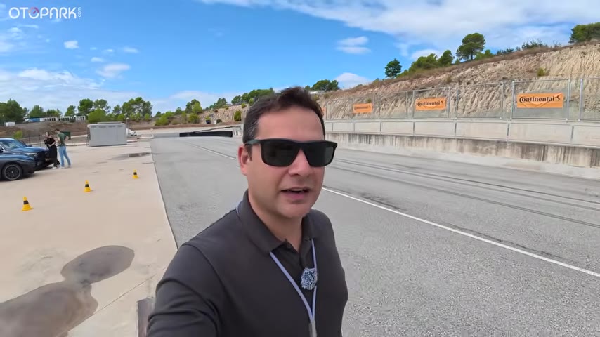 Diğer bir konsept olan Brabus Bodo V12, Aston Martin Vanquish üzerine