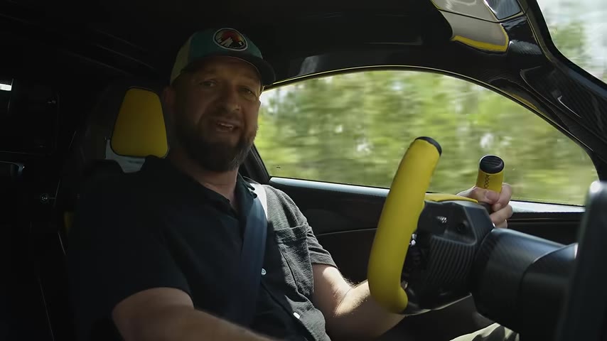 Şirket 0-100 km/s için resmi bir süre açıklamadı; ancak bu konfigürasyonla yaklaşık 3 saniyelik bir değer ve 320 km/s'nin üzerinde bir azami hız