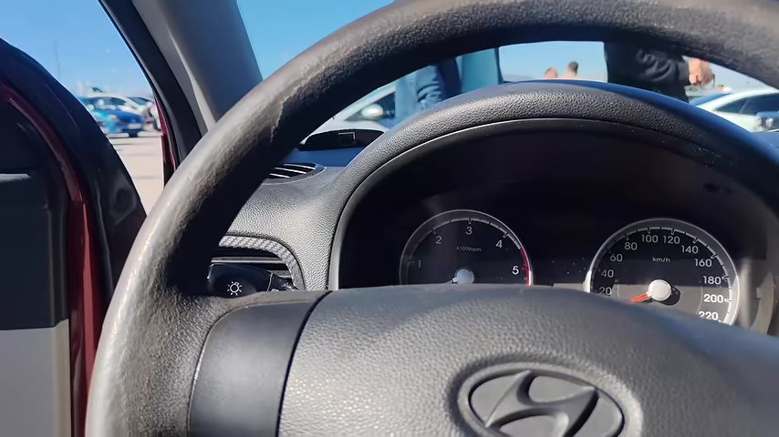 Hyundai Accent Era, Ankara Oto Pazarı'nda Yoğun İlgi Görüyor: Fiyatlar 450 Bin TL'den Başlıyor