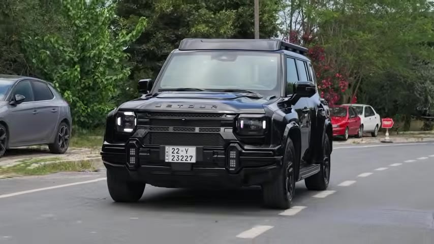 4.7 metre uzunluğa sahip Jetour T2, köşeli hatları sayesinde heybetli