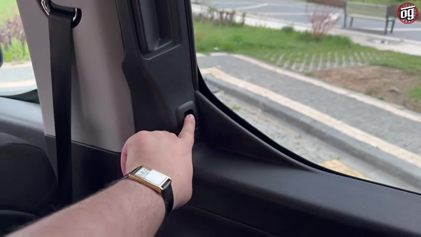 Makyaj öncesinde 1.5 litrelik DV5 kodlu dizel motorlar, önce 1.6 litrelik motorlarla birlikte, ardından tamamen 1.5 litrelik ünite olarak üretime