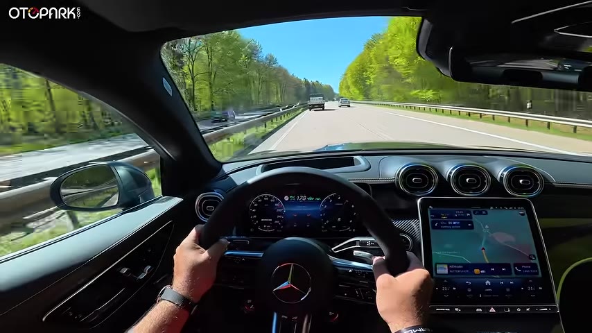 Fren sisteminde ise önde 6 pistonlu kaliperler ve 370 mm diskler, arkada ise 360 mm diskler görev yapıyor.