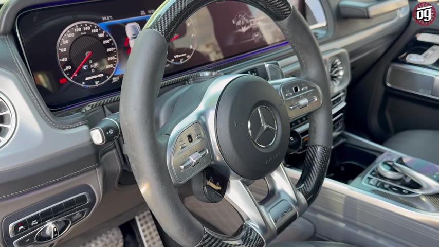 Şanzıman olarak 9 ileri G-Tronic ve AMG versiyonlarına özel 9 TCT Speedshift seçenekleri sunuluyor.