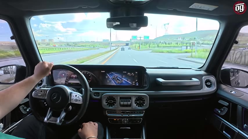 Adaptif hız sabitleyici (cruise control) özelliği bulunmasına rağmen, şerit ortalama asistanı tam anlamıyla aktif bir sistem olarak çalışmıyor; daha
