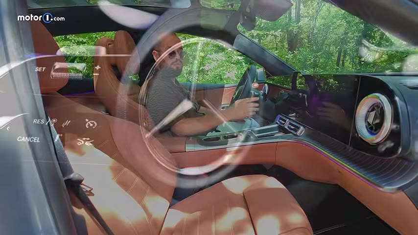Otomobilde 39.1 inçlik MBUX Super Screen multimedya ve gösterge