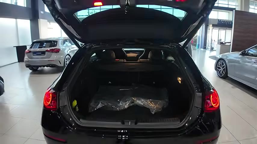 CLA serisinde ise farklı motor ve karoser seçenekleri yer alıyor