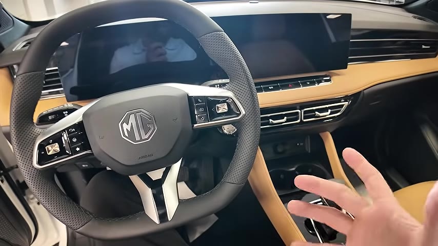MG HS'in iç mekanı, elektrikli hafızalı koltukları, kaliteli malzeme