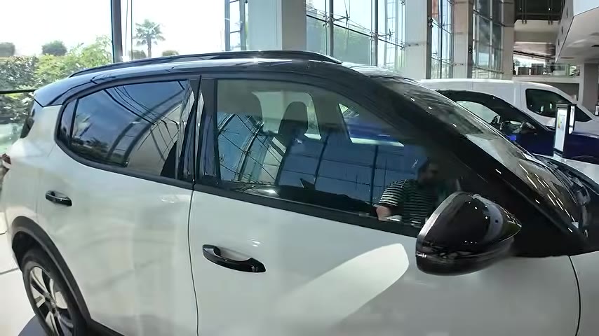 Yeni Opel Frontera ise hem 1.2 litrelik E-Hibrit hem de tamamen