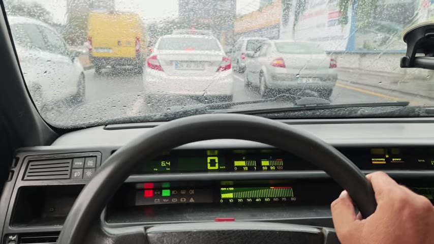 Araçta sıfır motor Adnan Usta tarafından takıldı