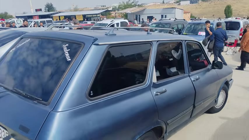 Bir başka 1990 model, 5 vitesli station wagon Toros ise 110.000 TL'ye