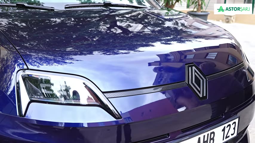 Renault 5 E-Tech: Avrupa'nın Elektrikli Gözdesi Türkiye'de Neden Satılmıyor?