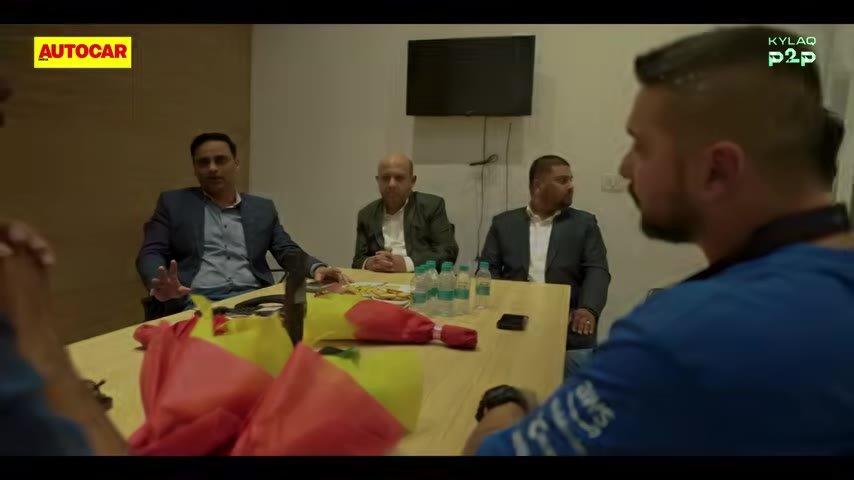 Şehirde efsanevi bir biryani öğle yemeği yenildi ve Aminabad'ın dar sokaklarında otantik Tunday Kebapları tadıldı.