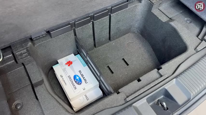 Simetrik dört çeker sistemi, daha iyi yol tutuşu sağlamak amacıyla tasarlanmış olup, aracın konumuna ve direksiyon açısına göre elektronik olarak