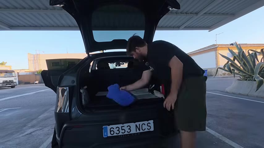 Supercharger istasyonlarının genellikle dinlenme tesisleri veya