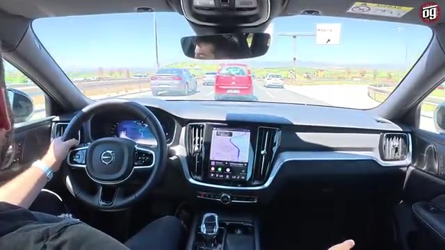 Şanzıman tarafında ise Volvo, 6 ileri manuel, 6 ileri otomatik ve iki
