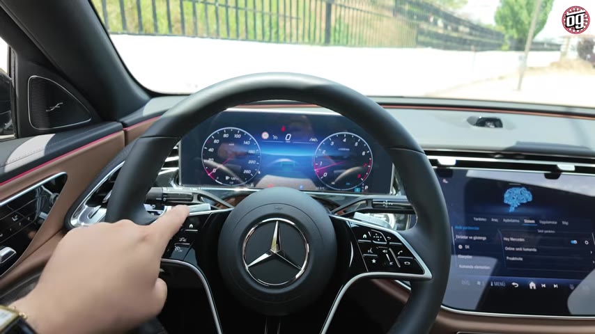 Mercedes E180 MHEV W214 Test: 170 HP ile Premium Segmentte Ne Sunuyor?