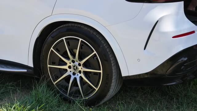 800 volt mimarisi sayesinde GLC 400 4MATIC, 330 kW DC hızlı şarj