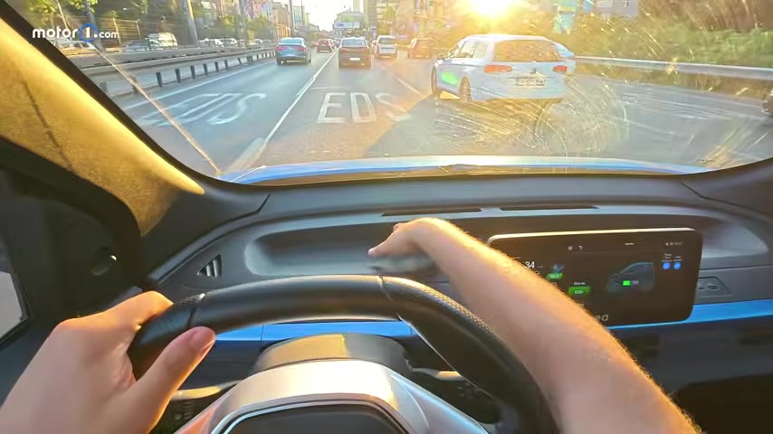 Araçta 12 kW gücünde bir elektrik motoru bulunuyor